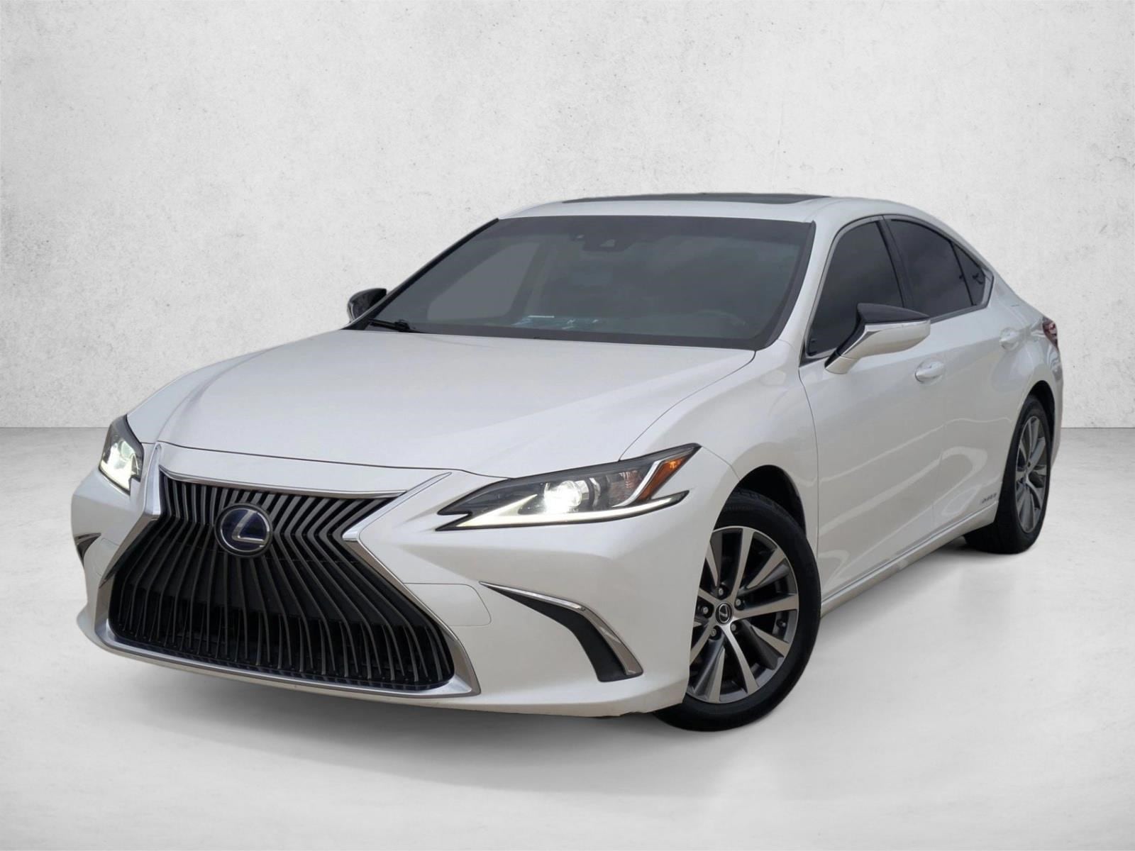 2019 Lexus ES Hybrid 300h's photo