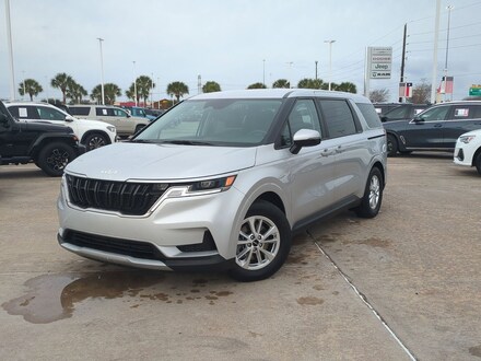 2023 Kia Carnival LX Mini-van Passenger