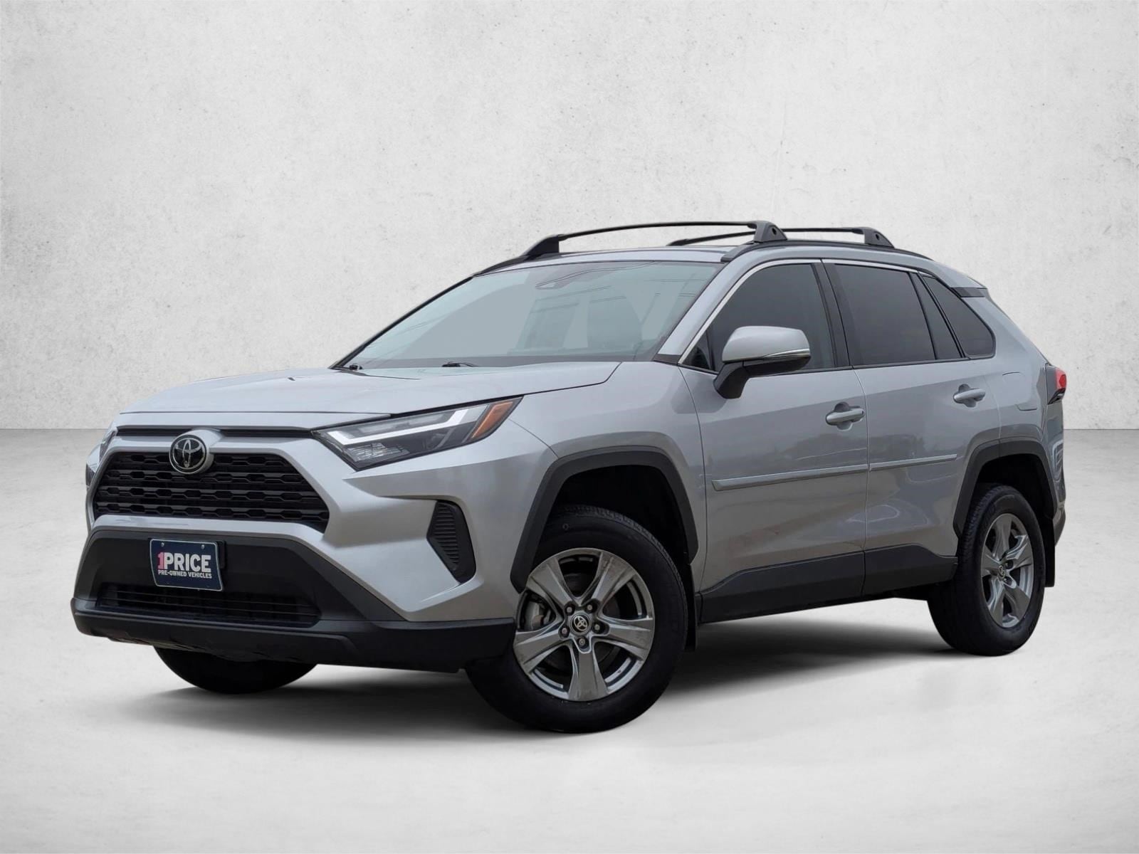 2024 Toyota RAV4 XLE's photo