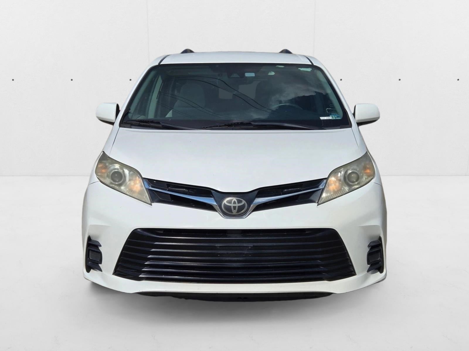 2018 Toyota Sienna LE