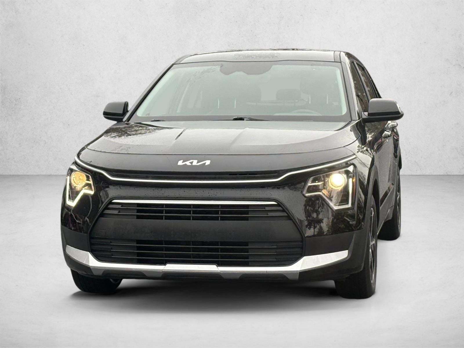 2024 Kia Niro LX's photo