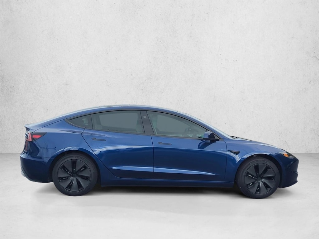 2025 Tesla Model 3 Long Range photo 4