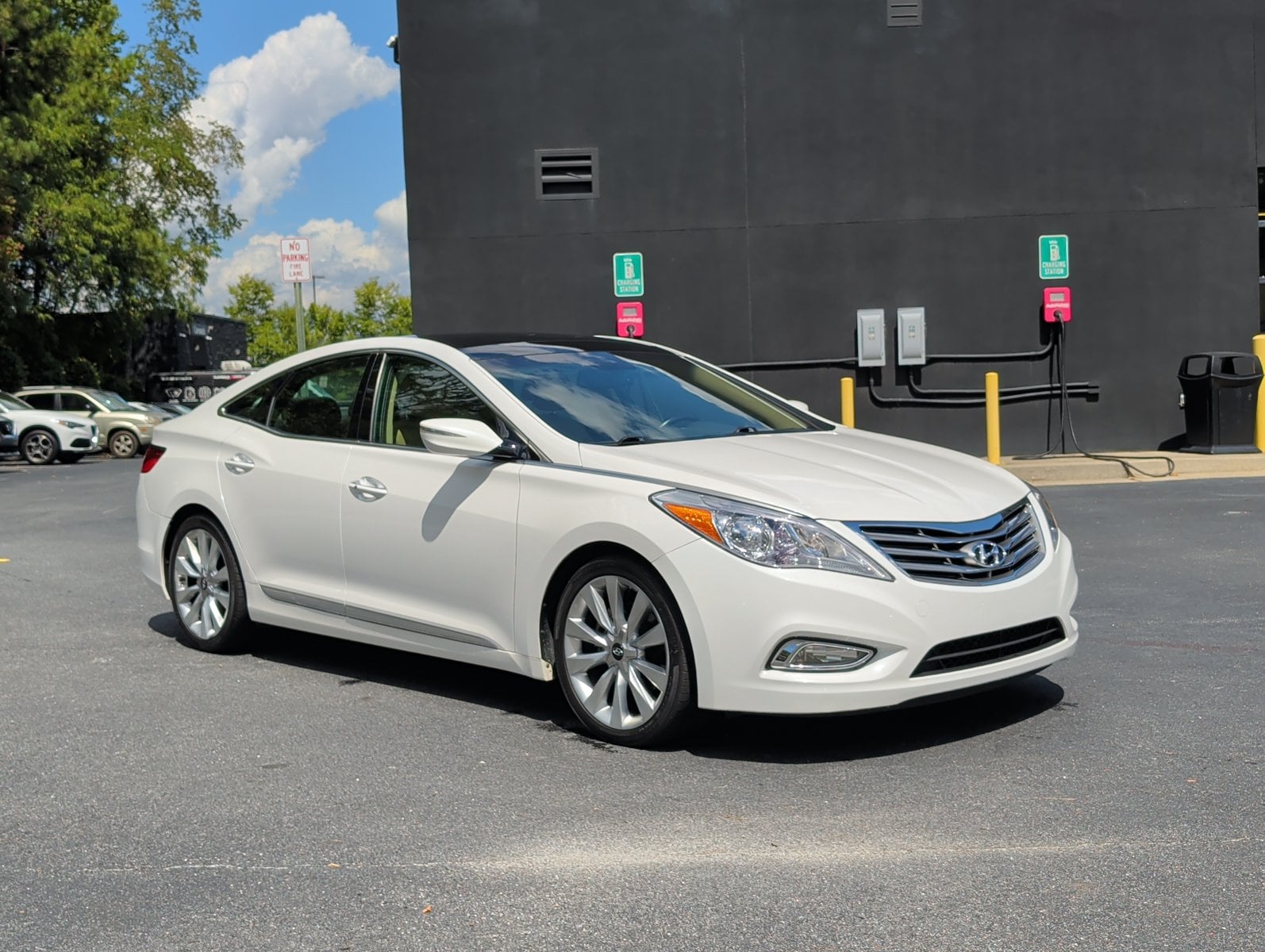 Used 2014 Hyundai Azera Limited with VIN KMHFH4JG4EA424820 for sale in Lithia Springs, GA