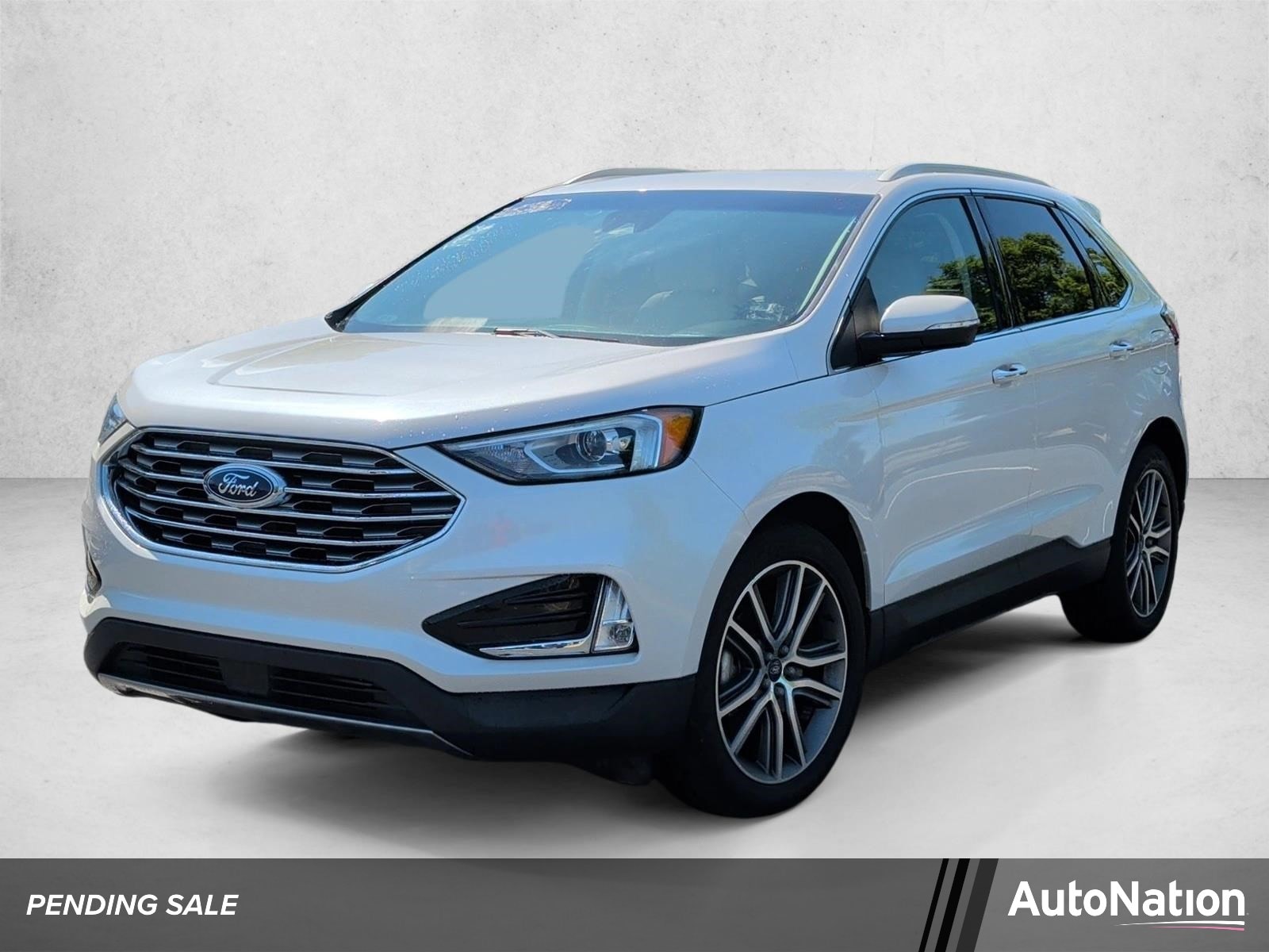 2019 Ford Edge Titanium's photo