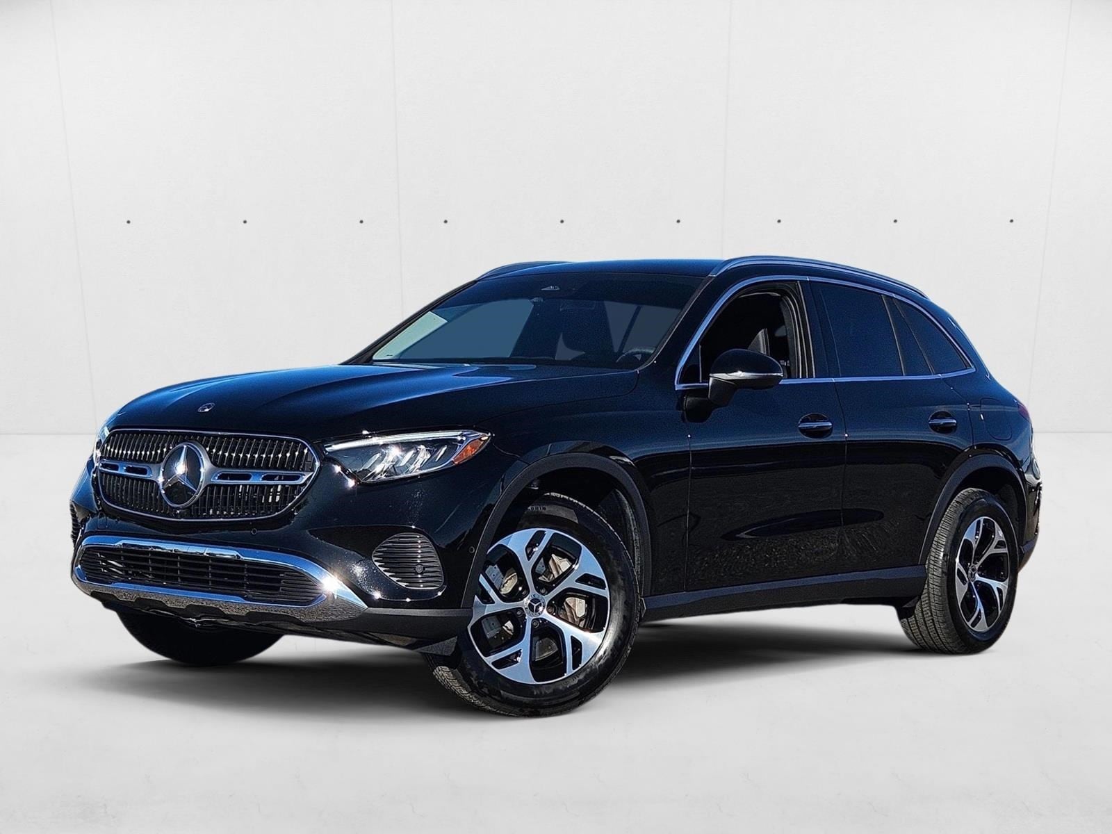 2025 Mercedes-Benz GLC Base's photo