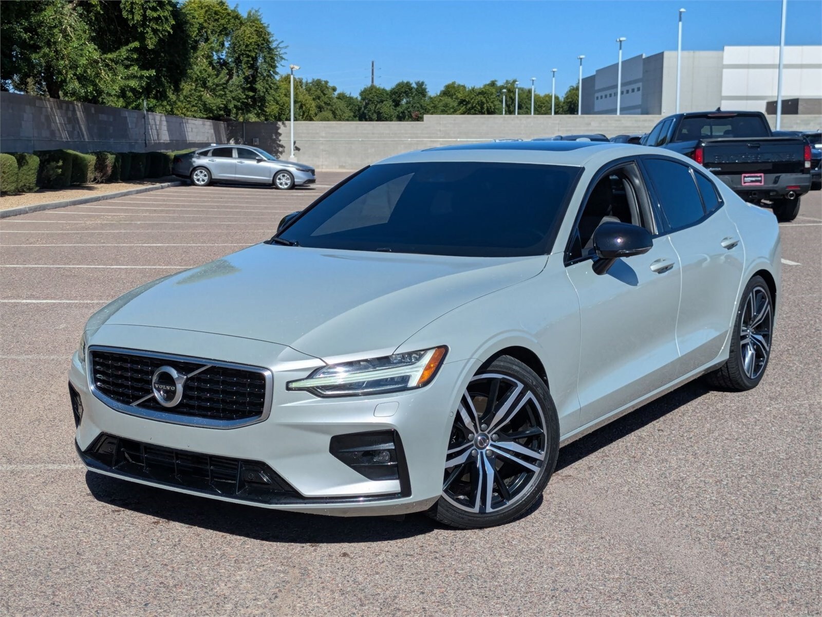 2019 Volvo S60 R-Design