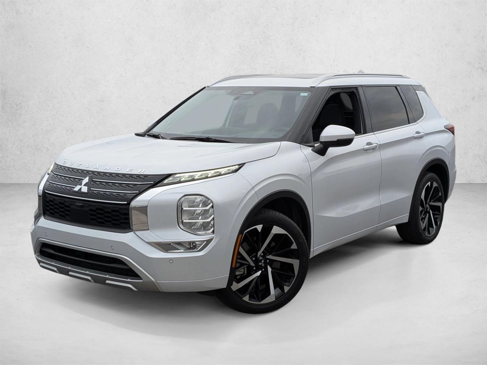 2024 Mitsubishi Outlander SEL's photo