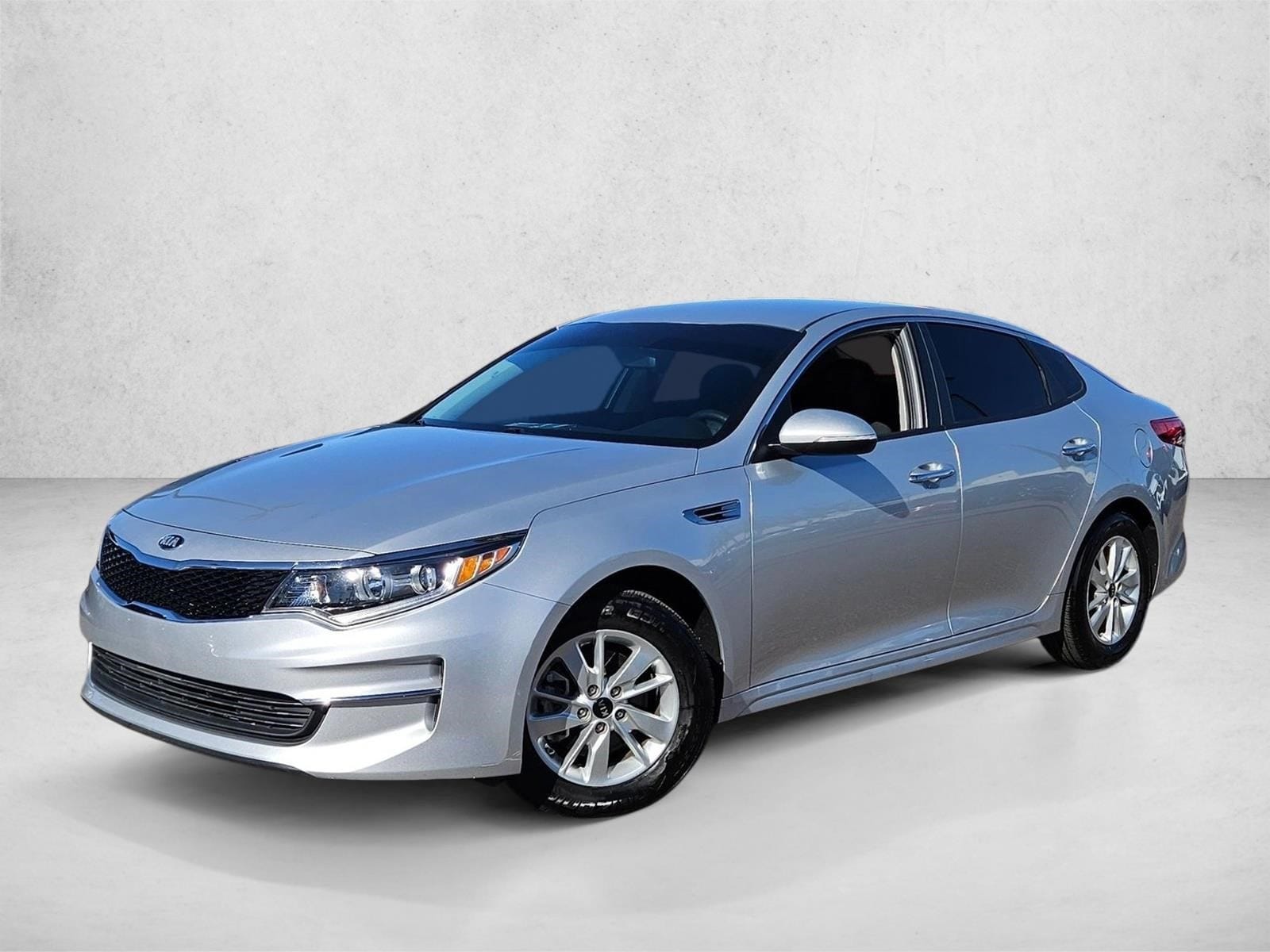 2017 Kia Optima LX's photo