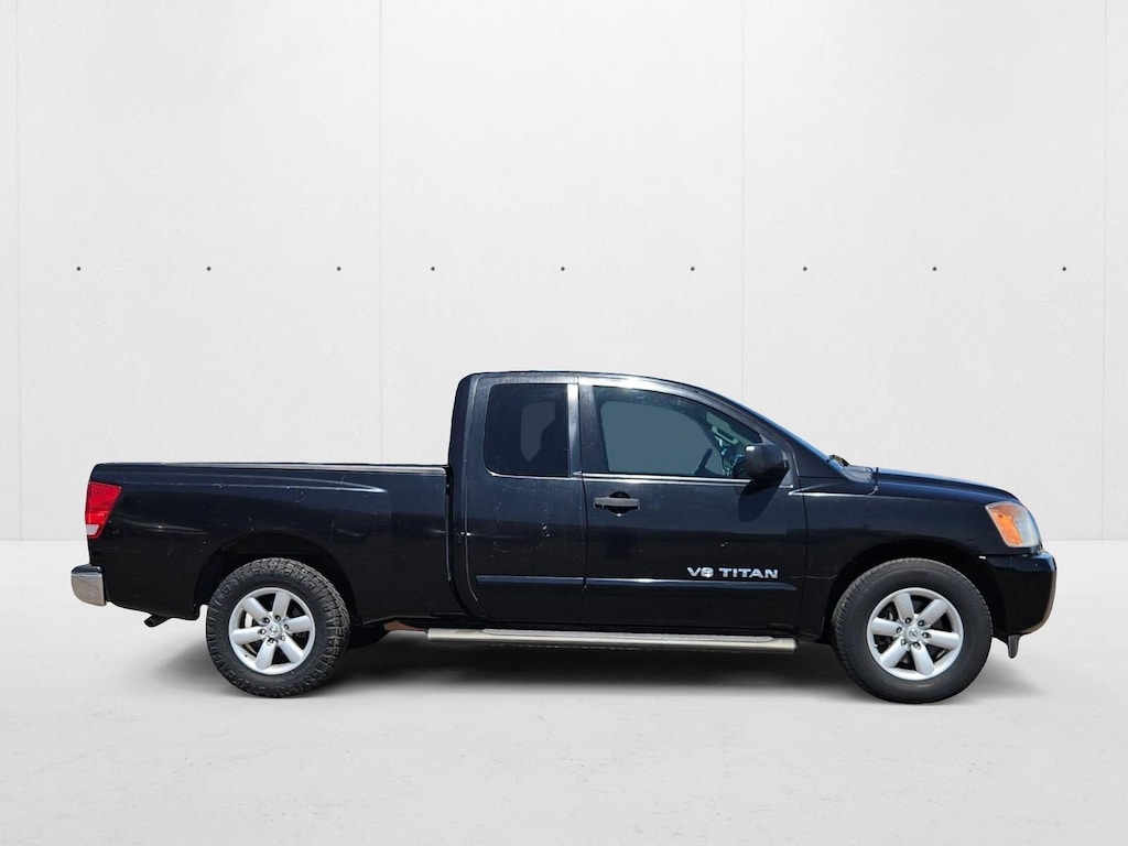 2014 Nissan Titan SV photo 4