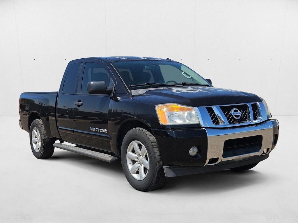 2014 Nissan Titan SV photo 3