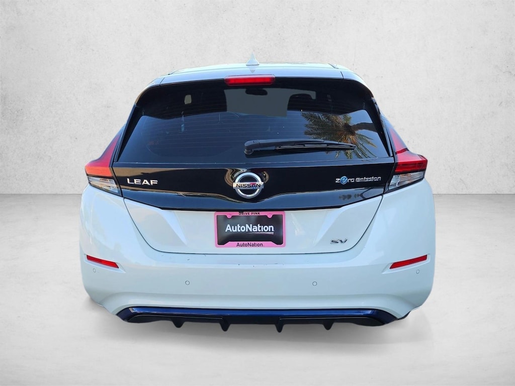 2022 Nissan Leaf SV photo 2