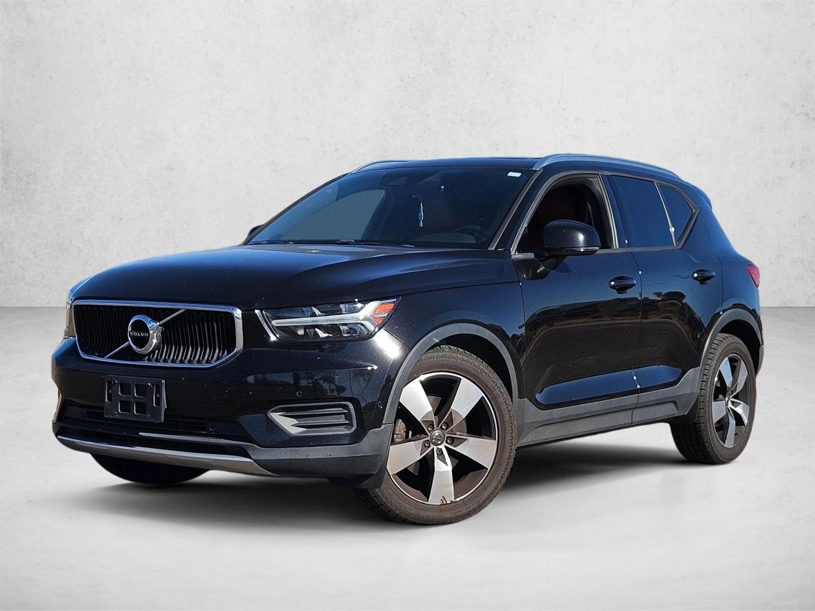 2019 Volvo XC40 Momentum's photo