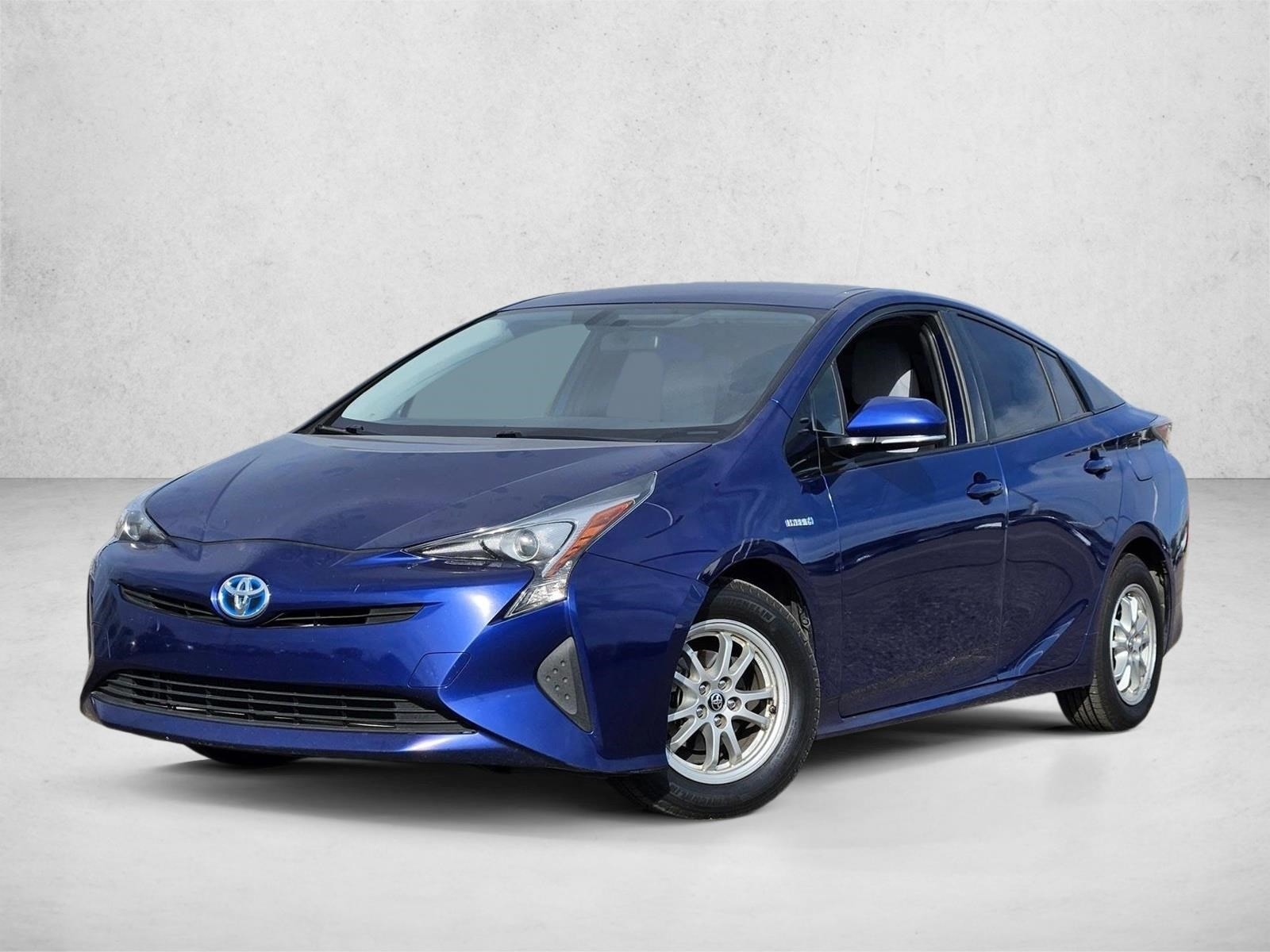 2016 Toyota Prius Three's photo