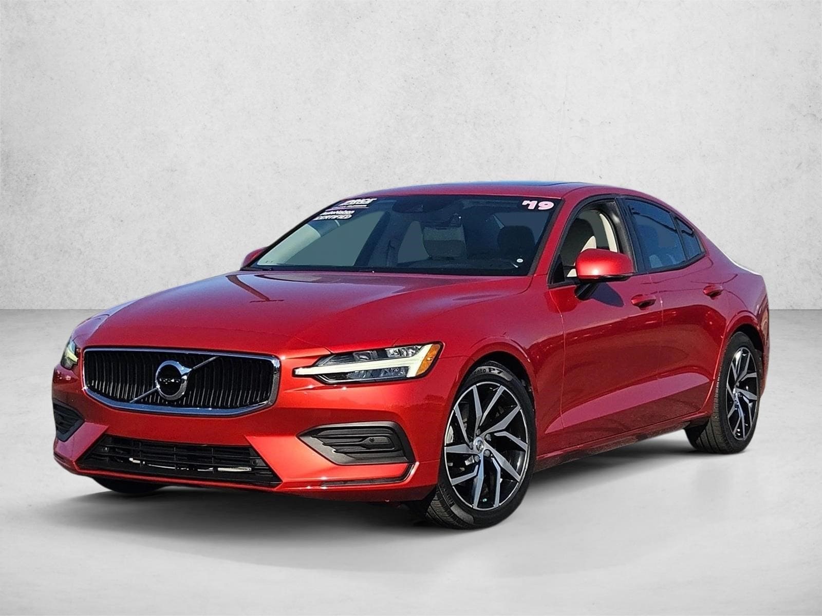 2019 Volvo S60 Momentum's photo