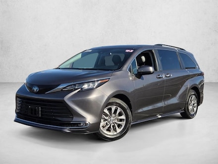 2023 Toyota Sienna XLE Mini-van Passenger