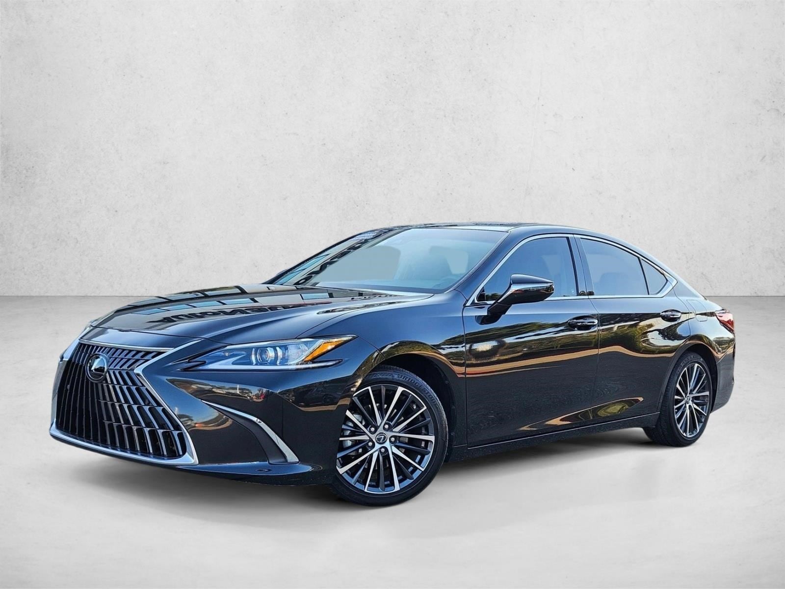 2022 Lexus ES 350's photo