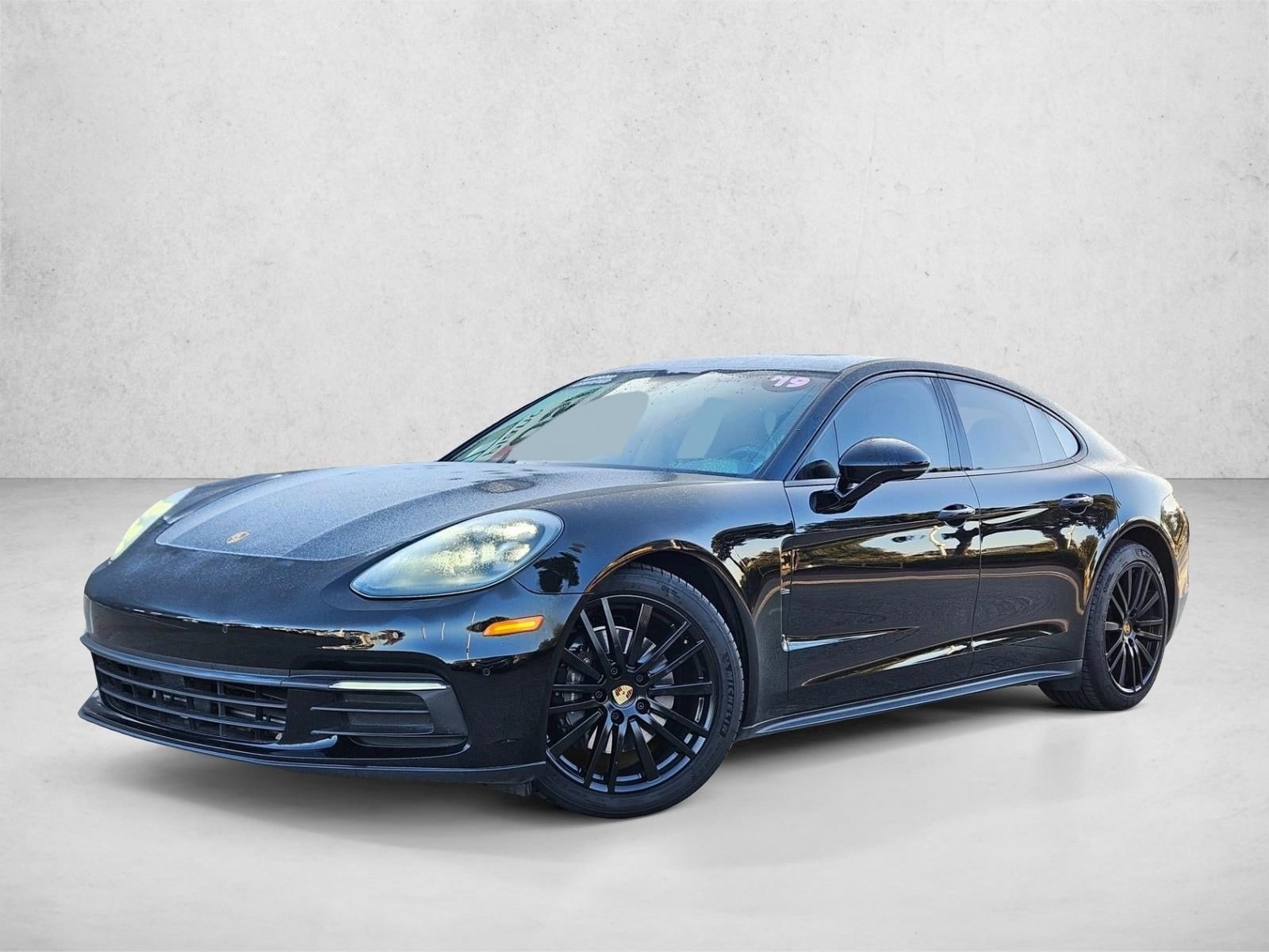 2019 Porsche Panamera Base's photo