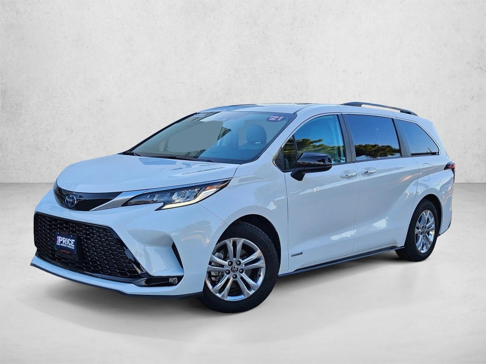 2021 Toyota Sienna XSE's photo