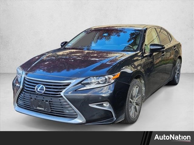 2016 Lexus ES 300h's photo