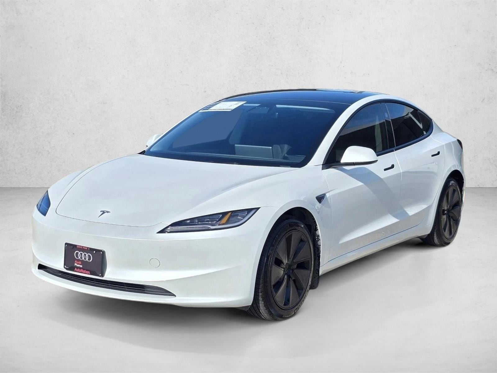 2025 Tesla Model 3 Performance's photo