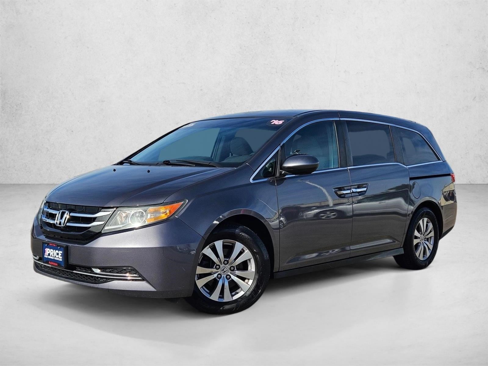 2016 Honda Odyssey SE's photo