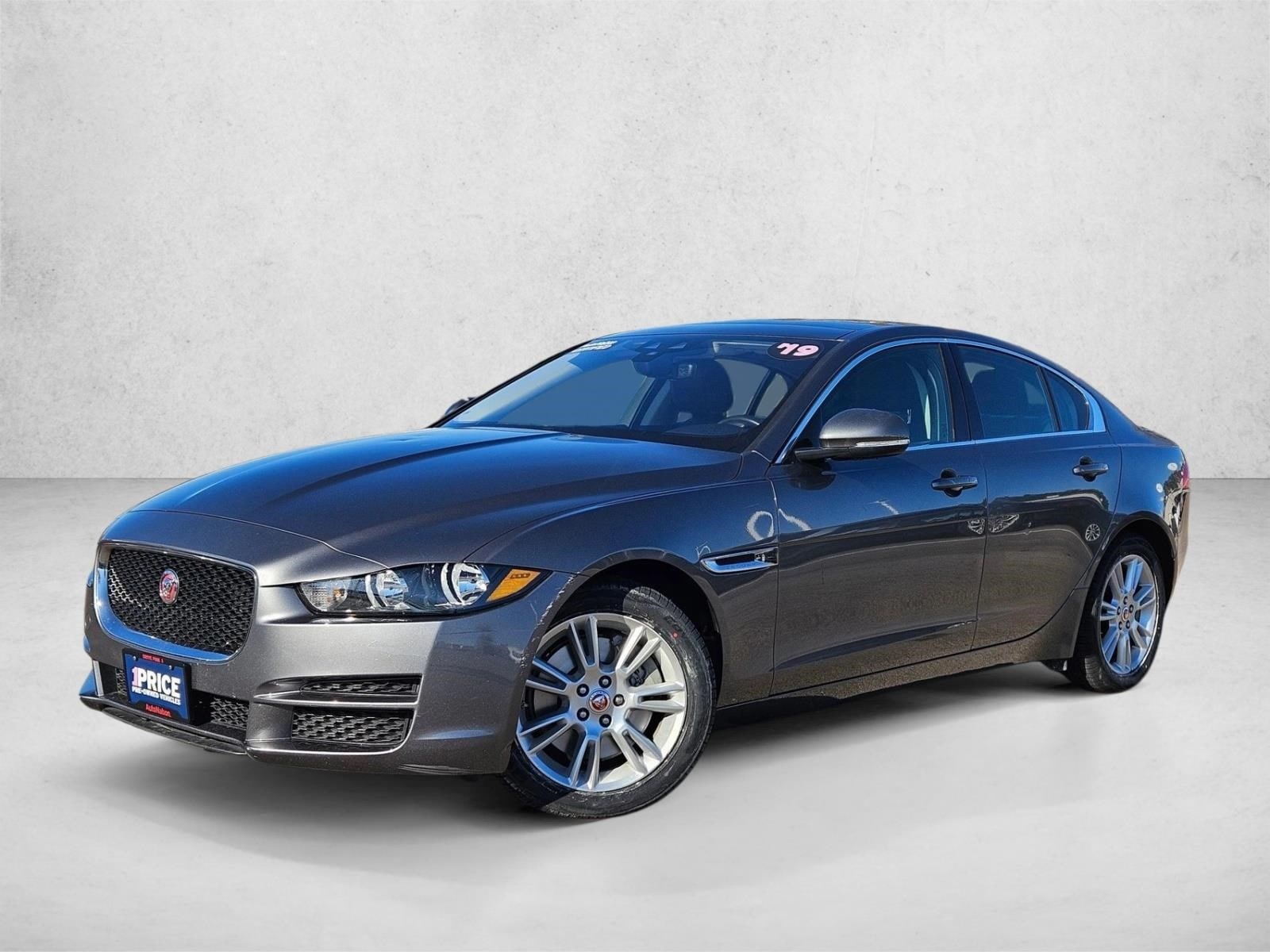 2019 Jaguar XE Premium's photo