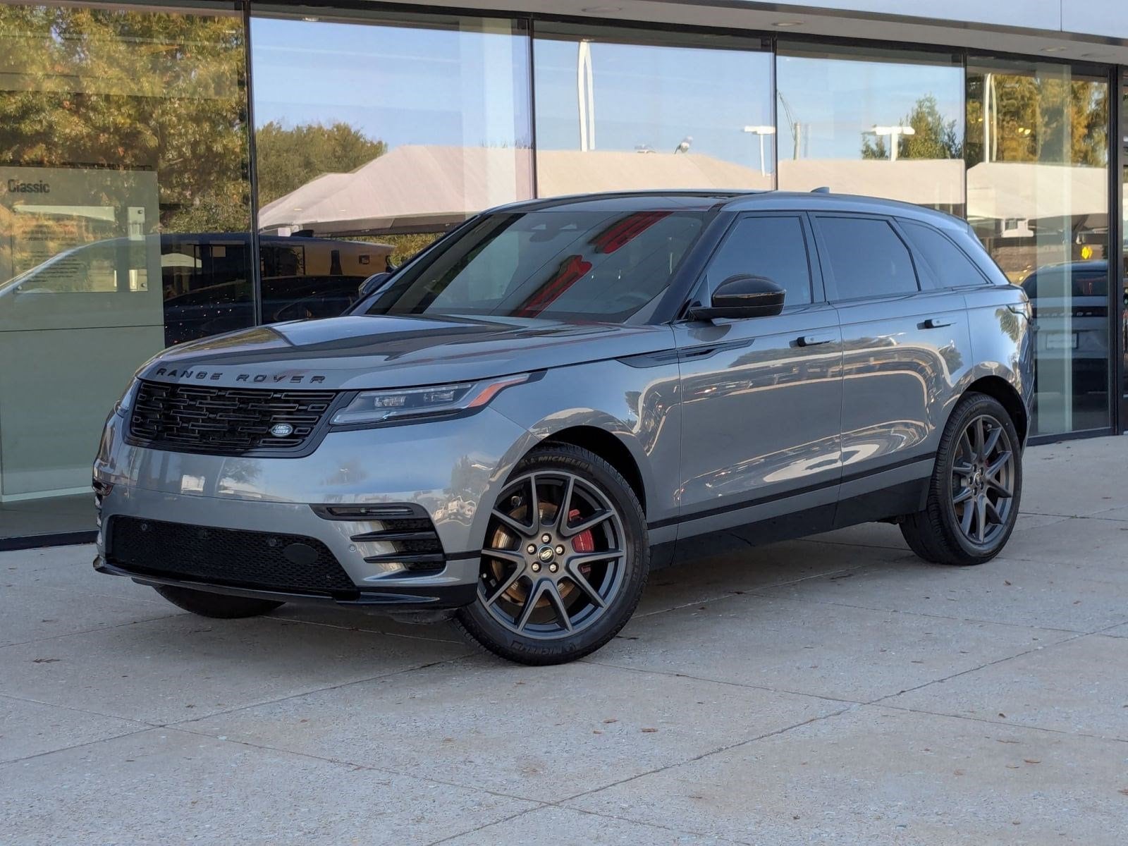 2024 Land Rover Range Rover Velar Dynamic SE's photo