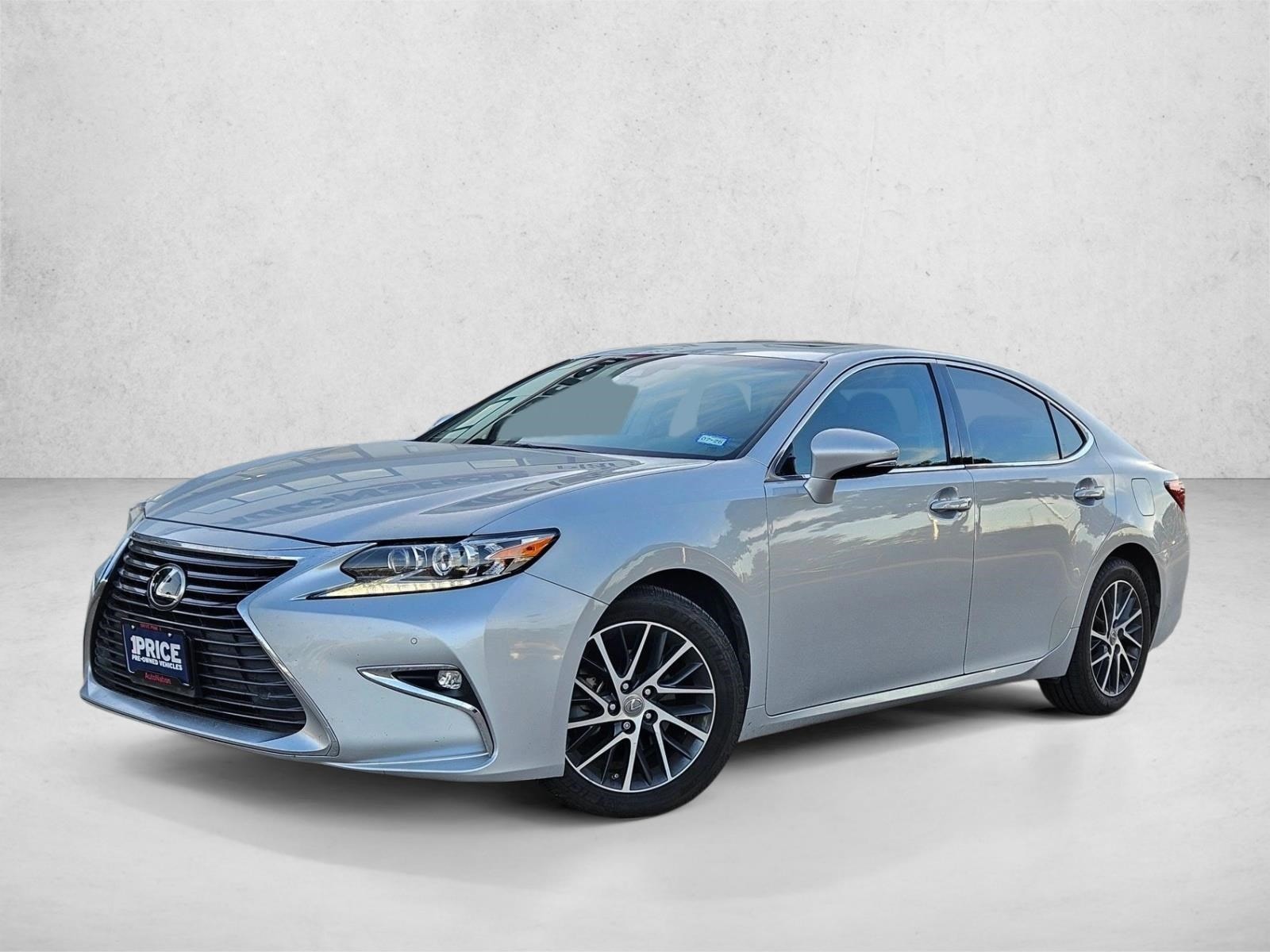 2016 Lexus ES 350's photo