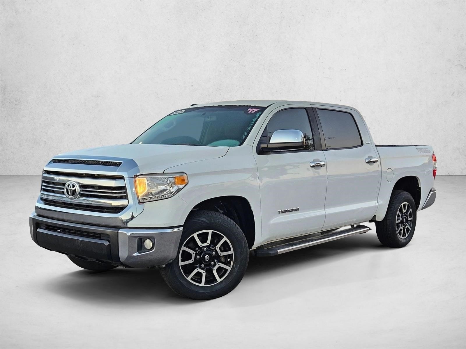 2017 Toyota Tundra SR5's photo