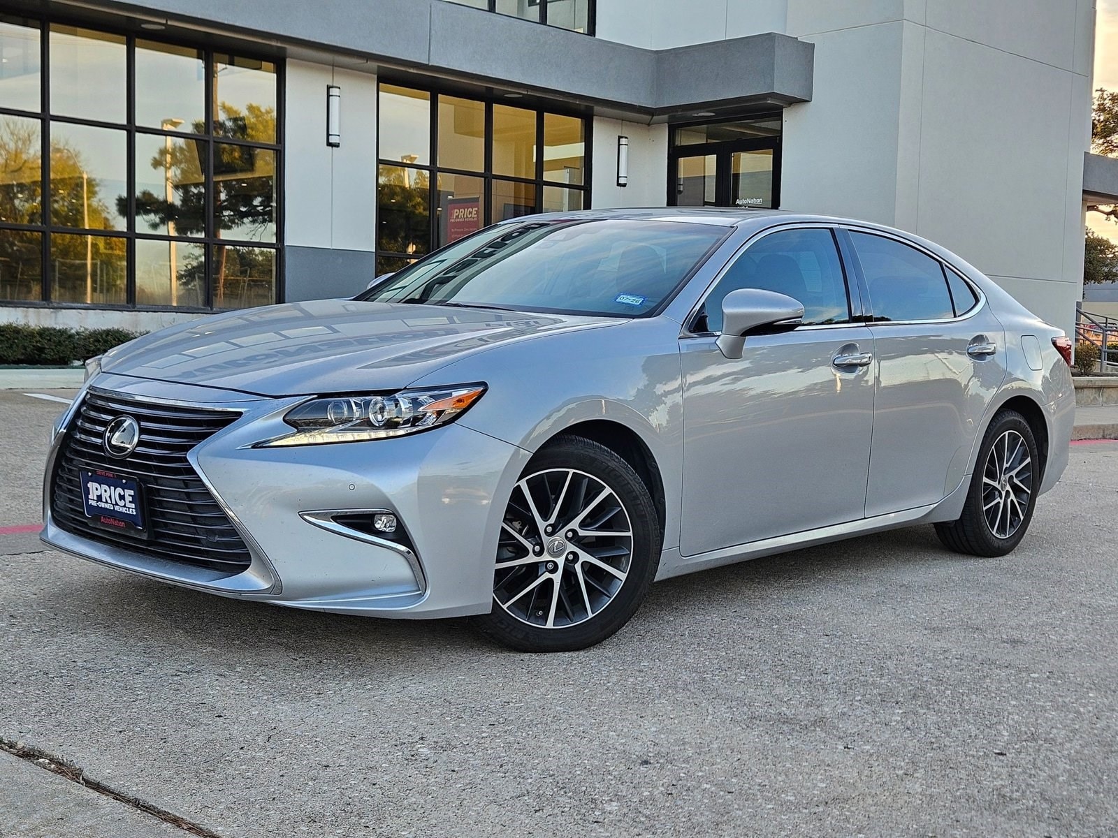 2016 Lexus ES 350's photo