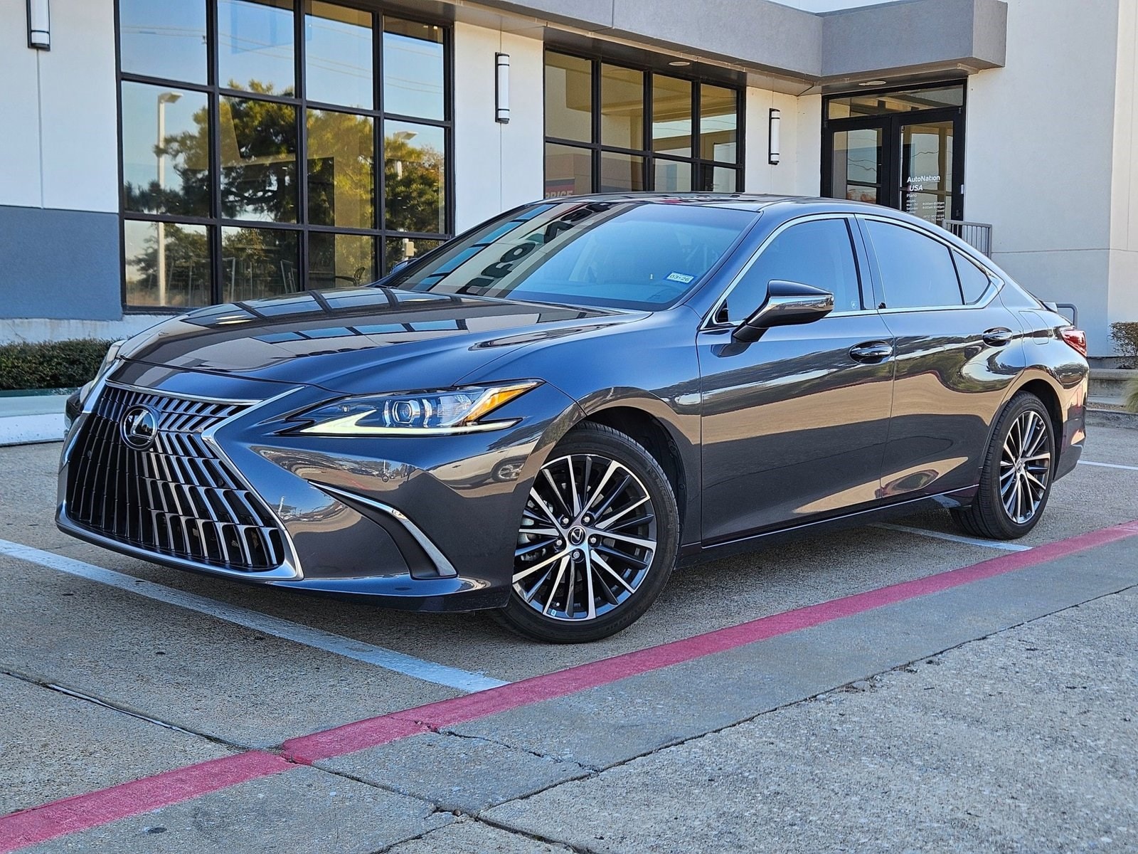 2022 Lexus ES 350's photo