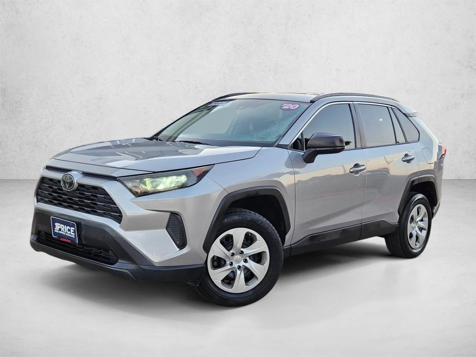2020 Toyota RAV4 LE's photo