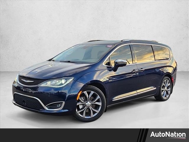 2018 Chrysler Pacifica Limited's photo