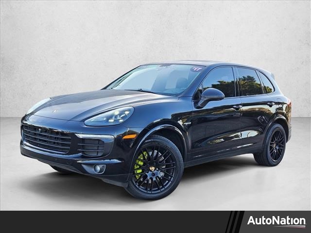 2017 Porsche Cayenne Platinum Edition's photo