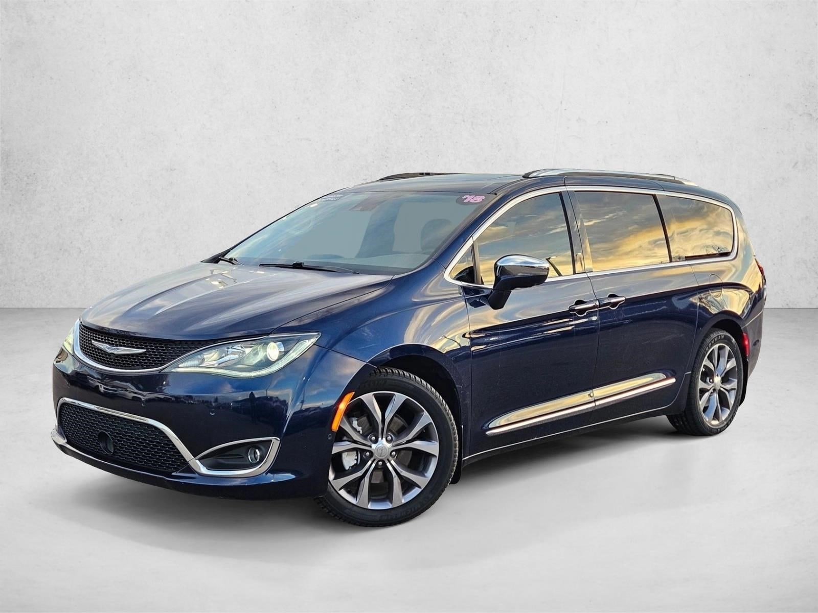 2018 Chrysler Pacifica Limited's photo