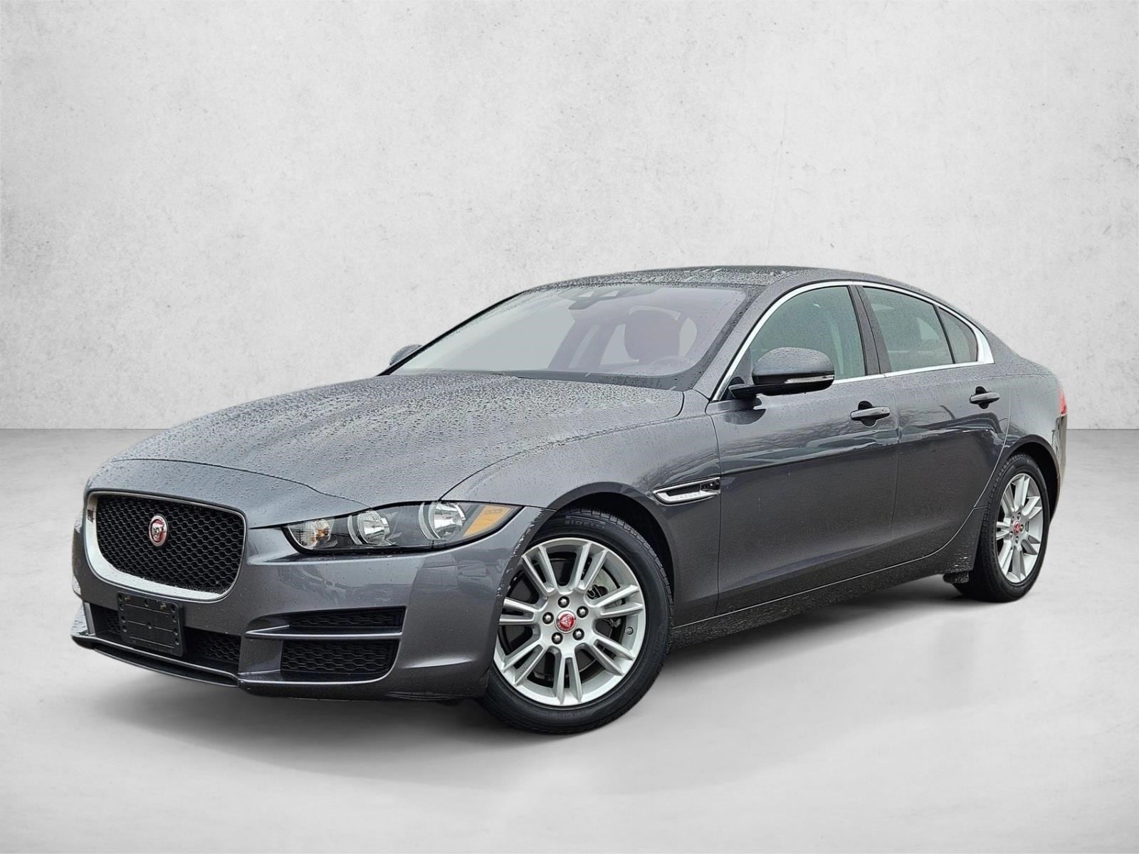 2019 Jaguar XE Premium's photo