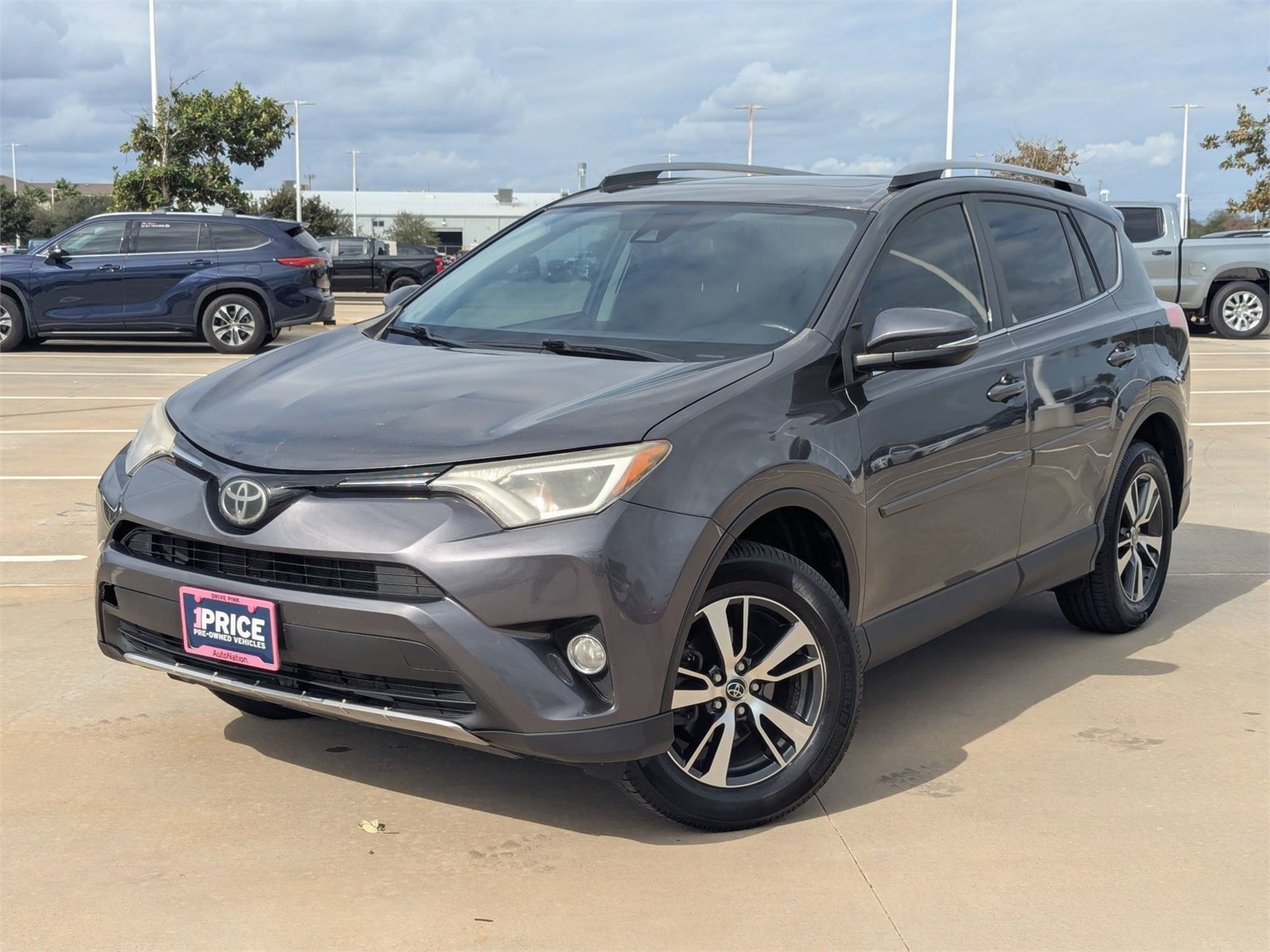 2017 Toyota RAV4 XLE's photo