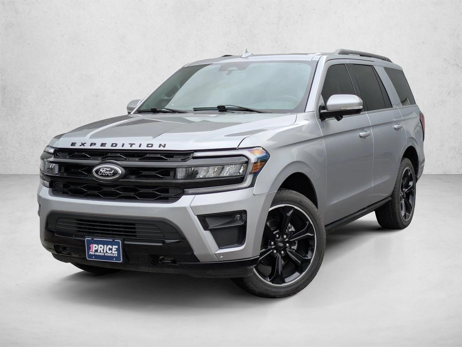 2023 Ford Expedition Limited's photo