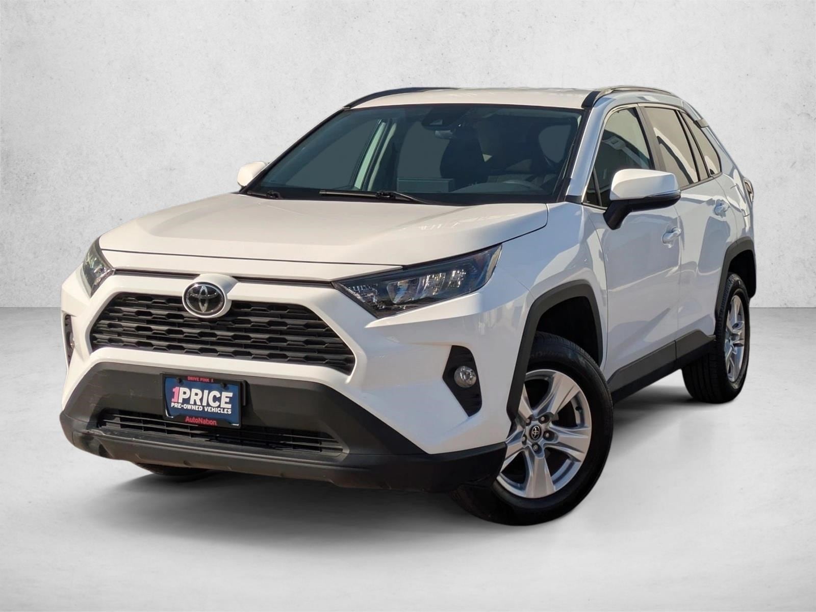 2021 Toyota RAV4 XLE's photo