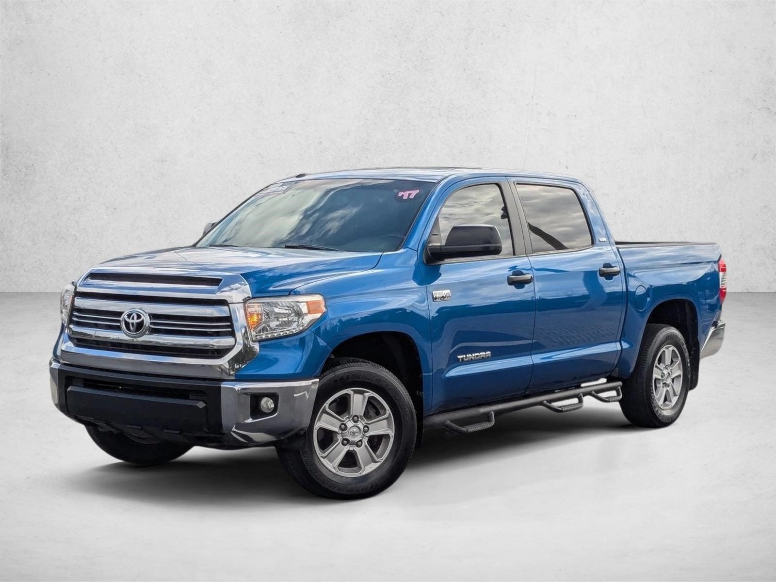 2017 Toyota Tundra SR5's photo