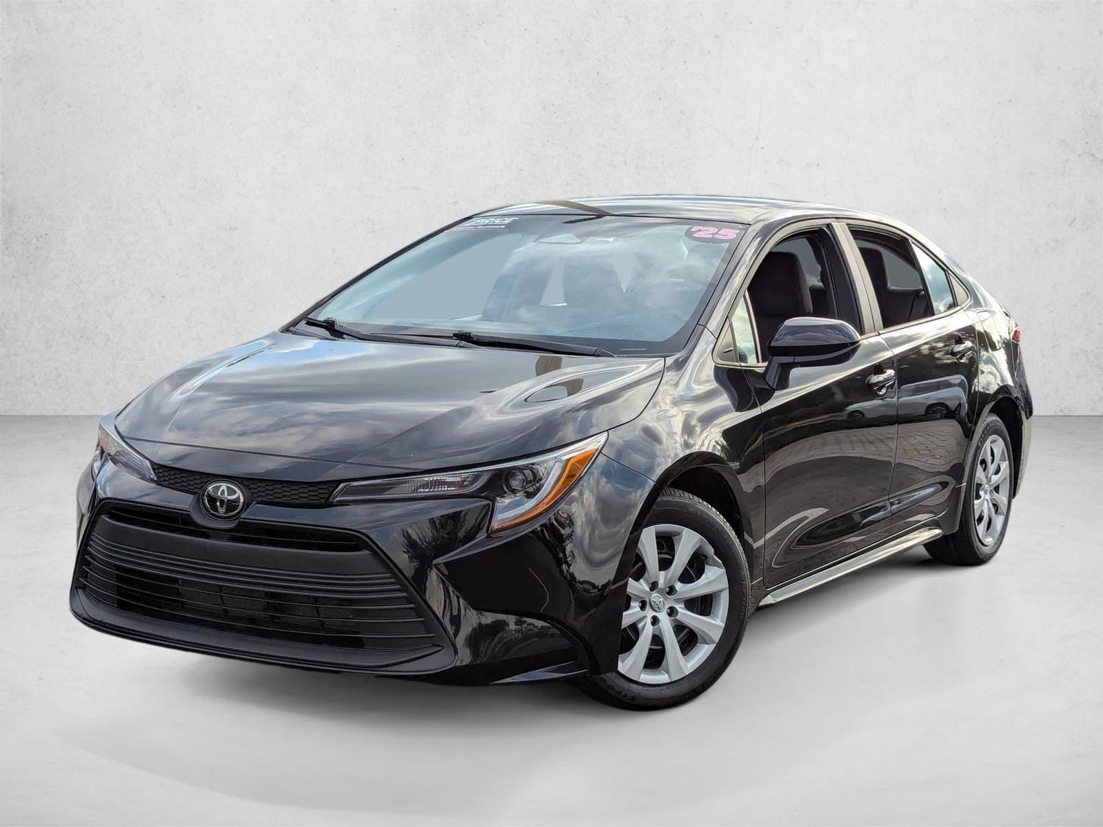 2025 Toyota Corolla LE's photo