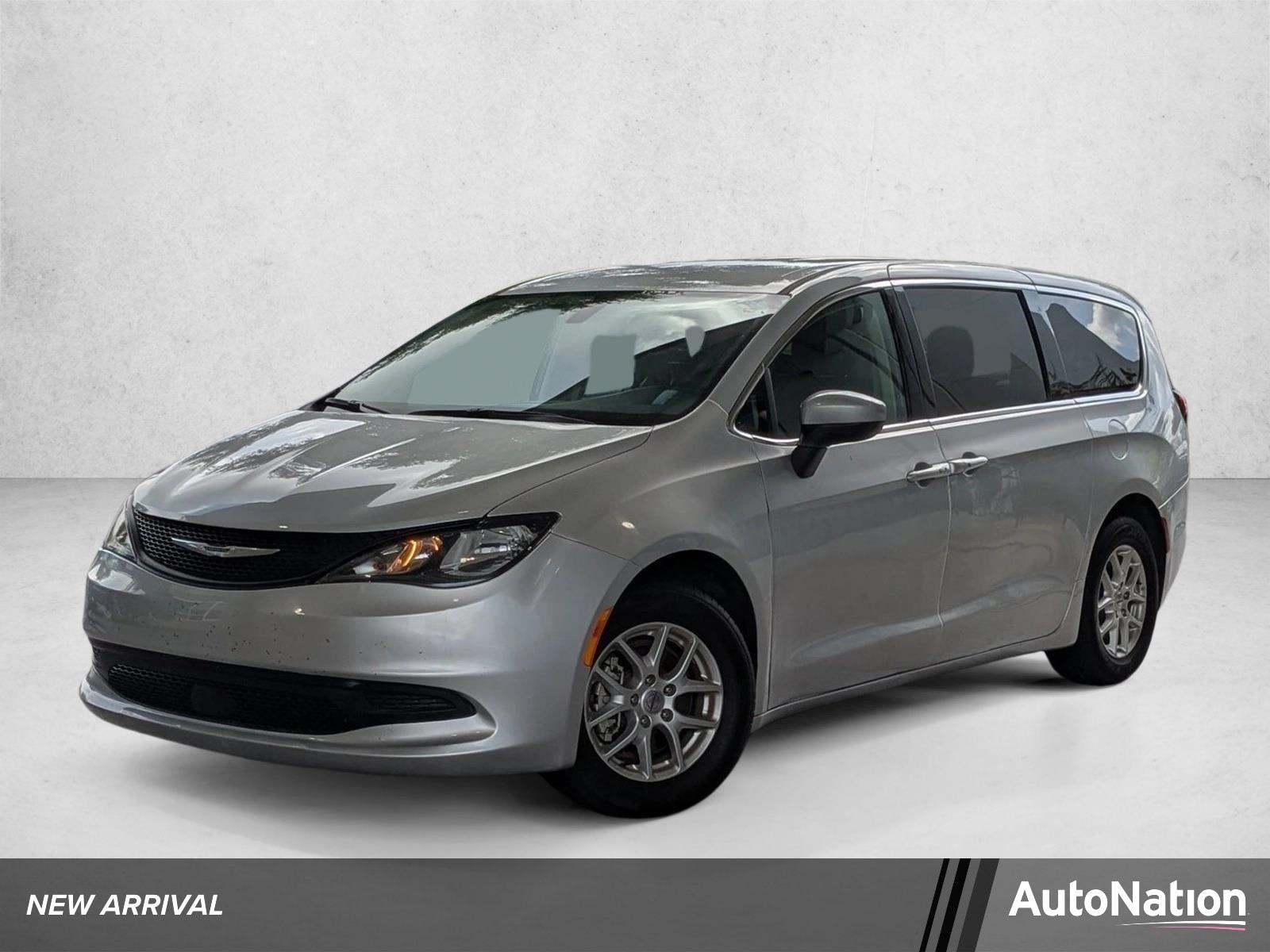 2022 Chrysler Voyager LX's photo