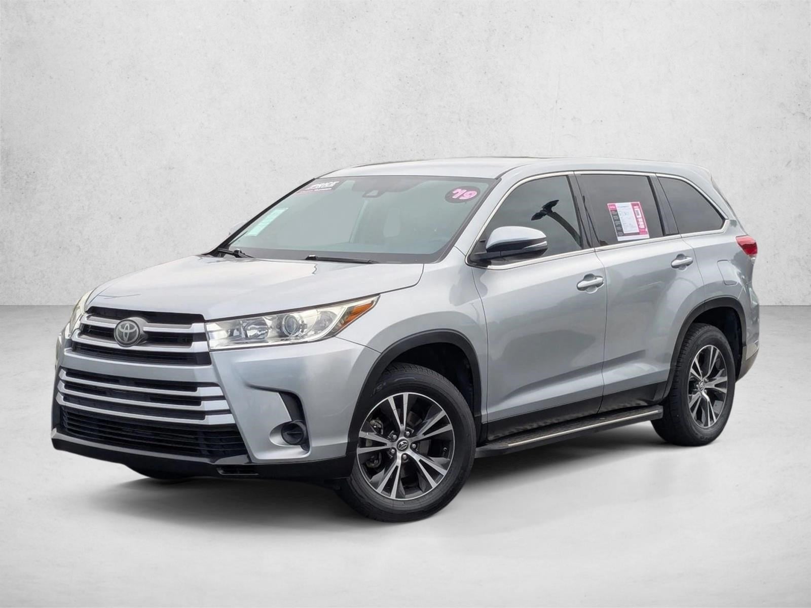 2019 Toyota Highlander LE's photo