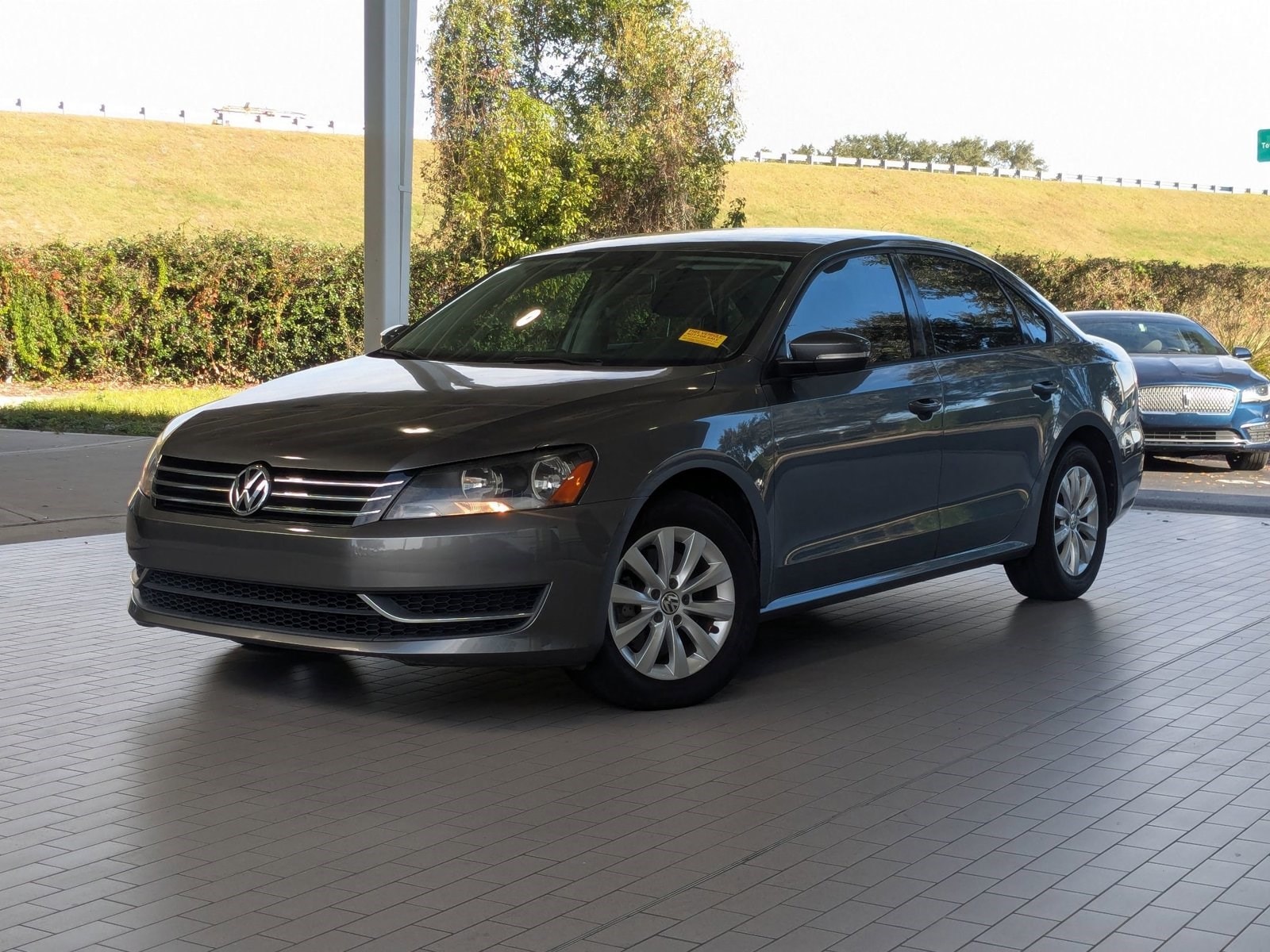 2014 Volkswagen Passat S's photo