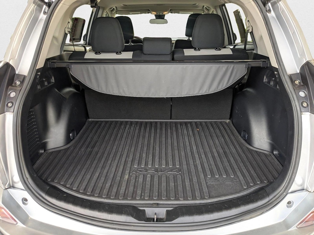2018 Toyota RAV4 XLE photo 3