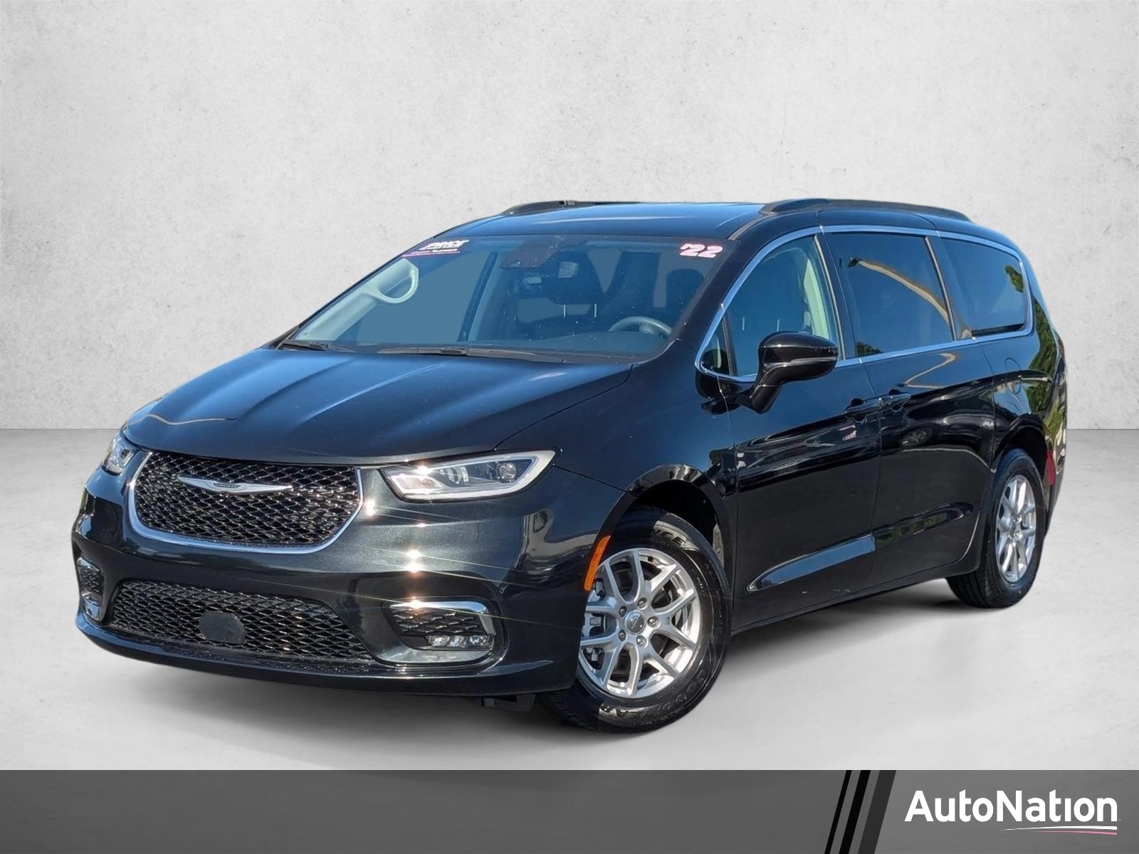 2022 Chrysler Pacifica Touring L's photo