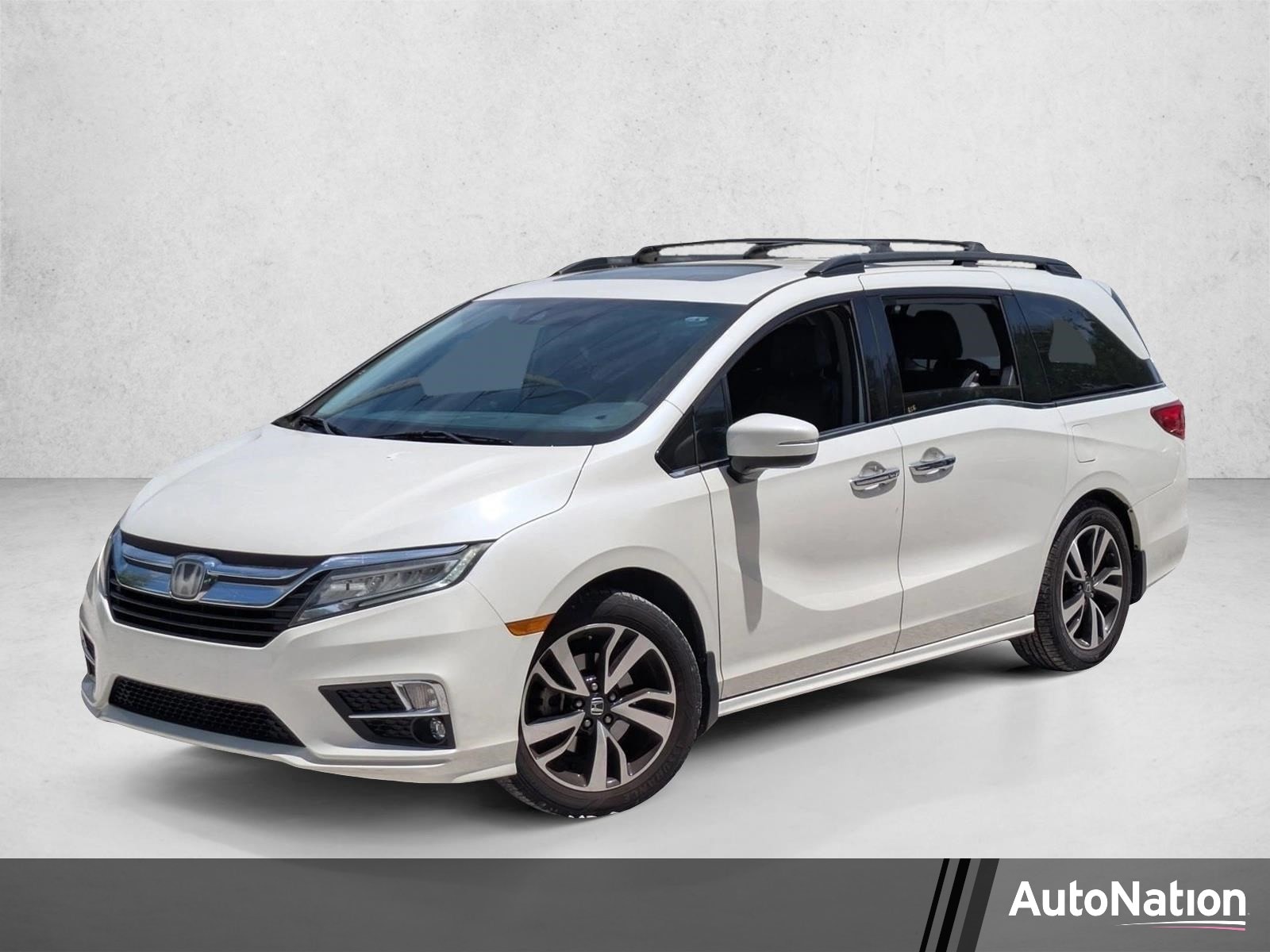 2018 Honda Odyssey Elite's photo