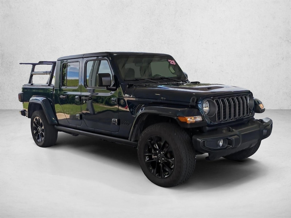 Used 2025 Jeep Gladiator Nighthawk Crew Cab Pickup