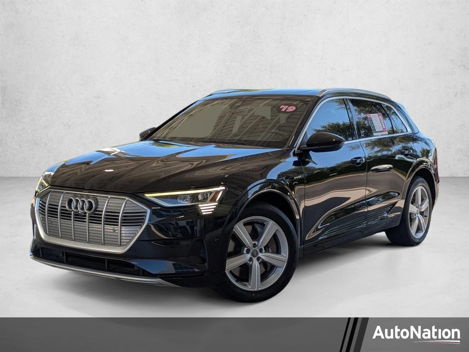 2019 Audi e-tron Prestige's photo