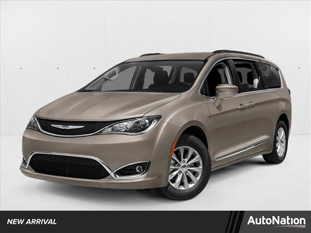 2018 Chrysler Pacifica Touring L's photo